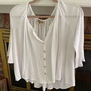 Mum’s size small white gauzy top